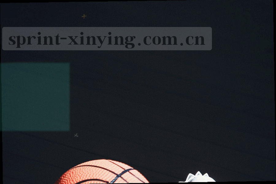 由箭头与区块组成的战术板示意图形，标注三条传球路径